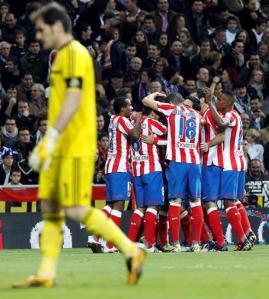 Jugadores del Atlético de Madrid celebrando el gol en el derby